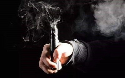 吸电子烟患肺病几率增30% 与卷烟混合吸食风险翻倍