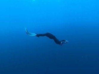 华为Mate30 Pro潜水摄影之旅 纪录片《无际蓝》上线