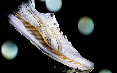 ASICS亚瑟士首款智能鞋亮相 为跑者提供实时反馈