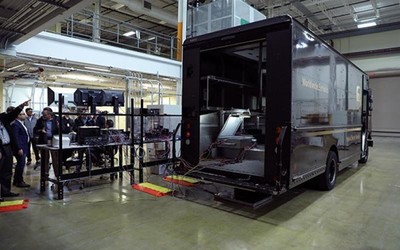 ORNL展示无线充电系统 UPS卡车充电效率高达92%