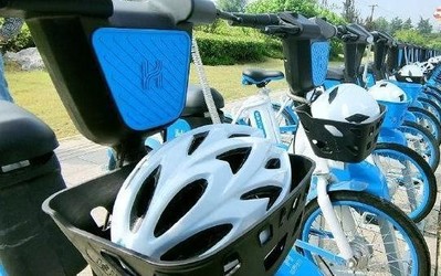 徐州共享电单车开始配备头盔！网友:头盔不怕被偷吗？